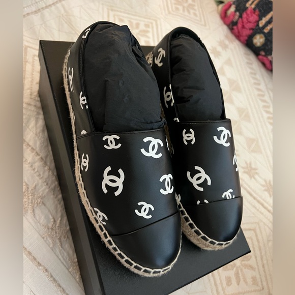 BNIB SIZE 36 black and white cc espadrilles - Picture 2 of 7